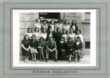 Vittorio Sereni insegnante al liceo classico Carducci di Milano con la classe 2D, anno scolastico '48-'49